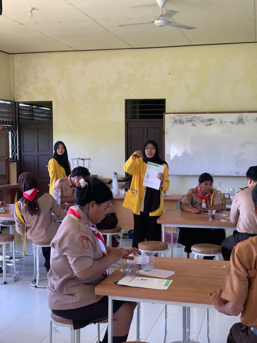 Prodi Bilogi ULM gelar Bimbingan Praktikum Sekolah di SMAN 2 Kuala Kapuas