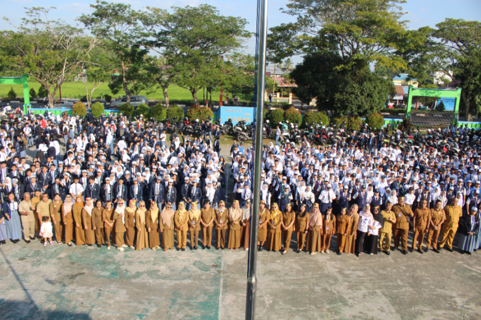 MPLS hari pertama SMAN 2 Kuala Kapuas resmi dimulai, Semangat "Saling Jaga, Saling Sapa Warnai Pembukaaan"